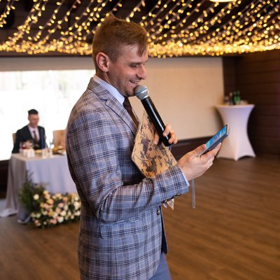 Ведущий, артист Иван Гарбуз